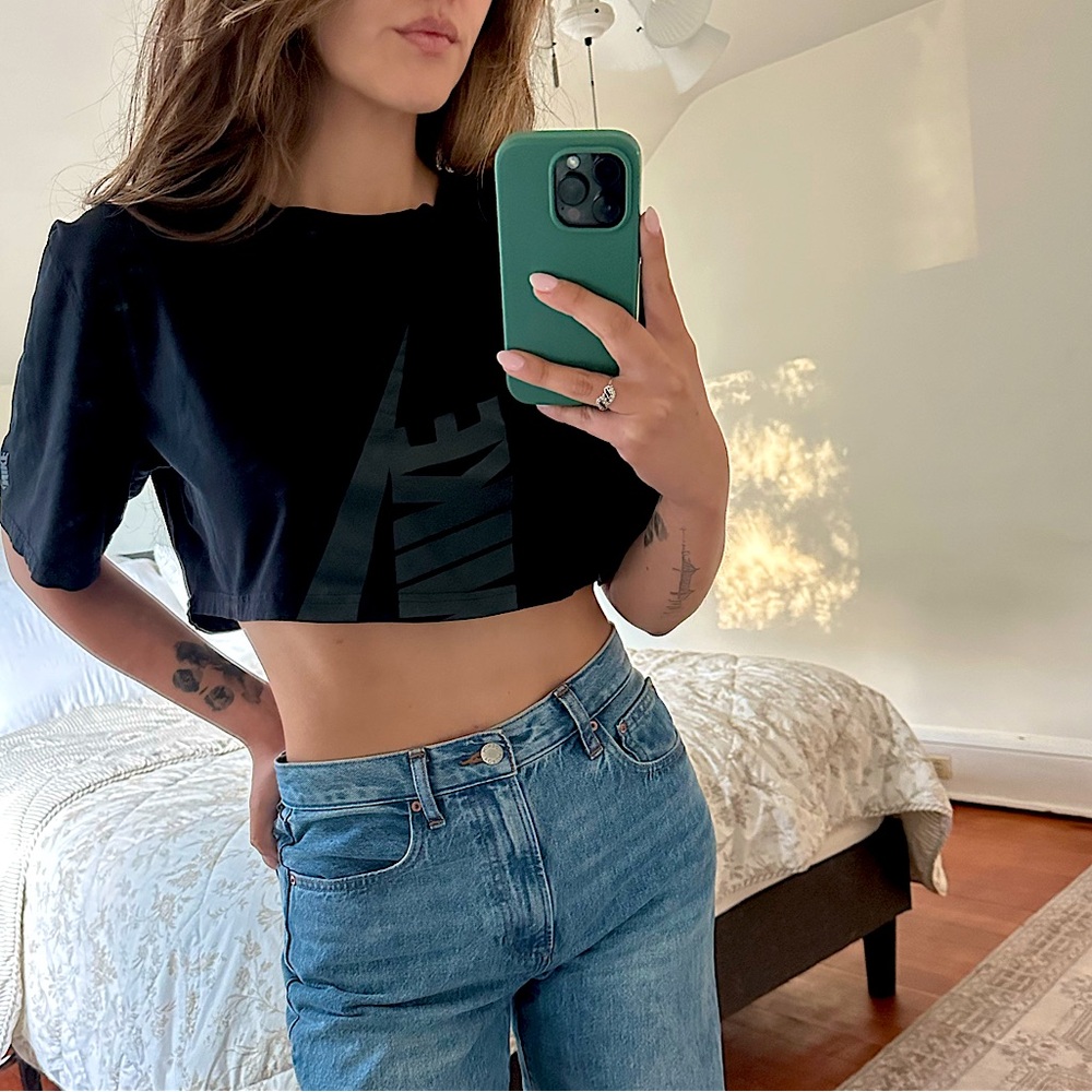 Nike Women's Black Graphic Crop Top